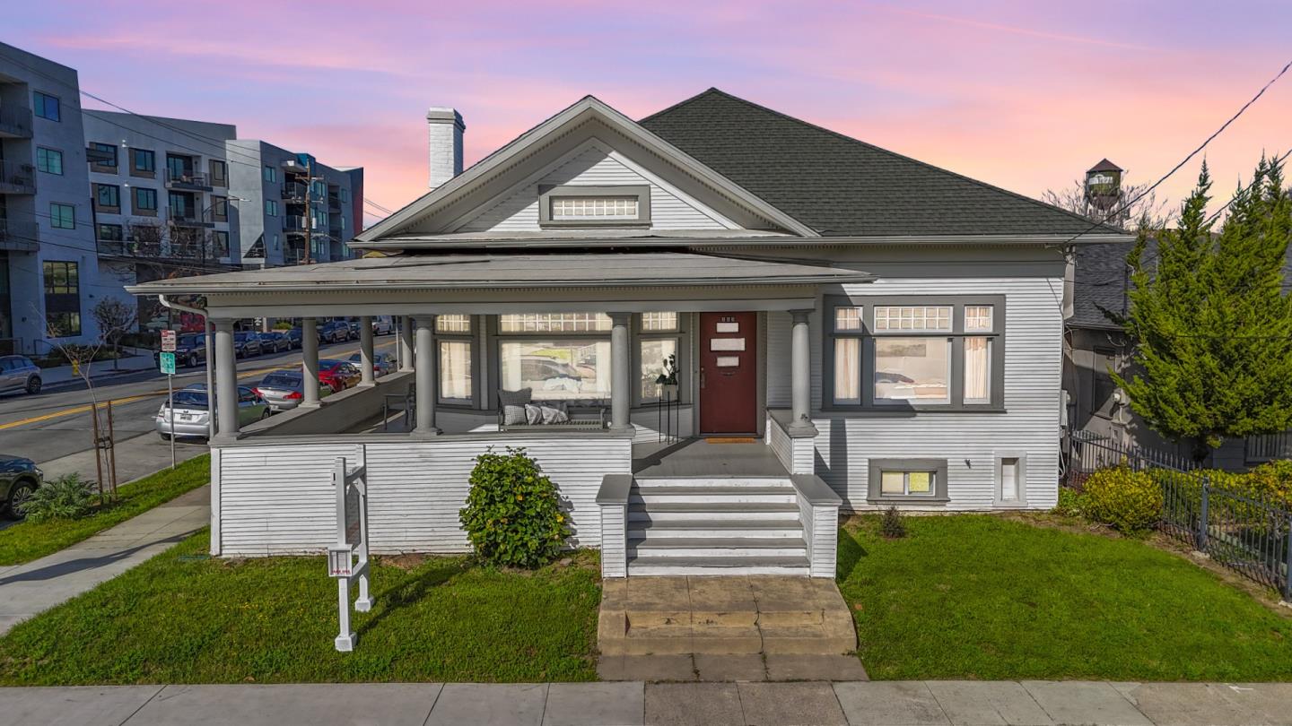 Detail Gallery Image 2 of 61 For 305 E Empire St, San Jose,  CA 95112 - 4 Beds | 2 Baths