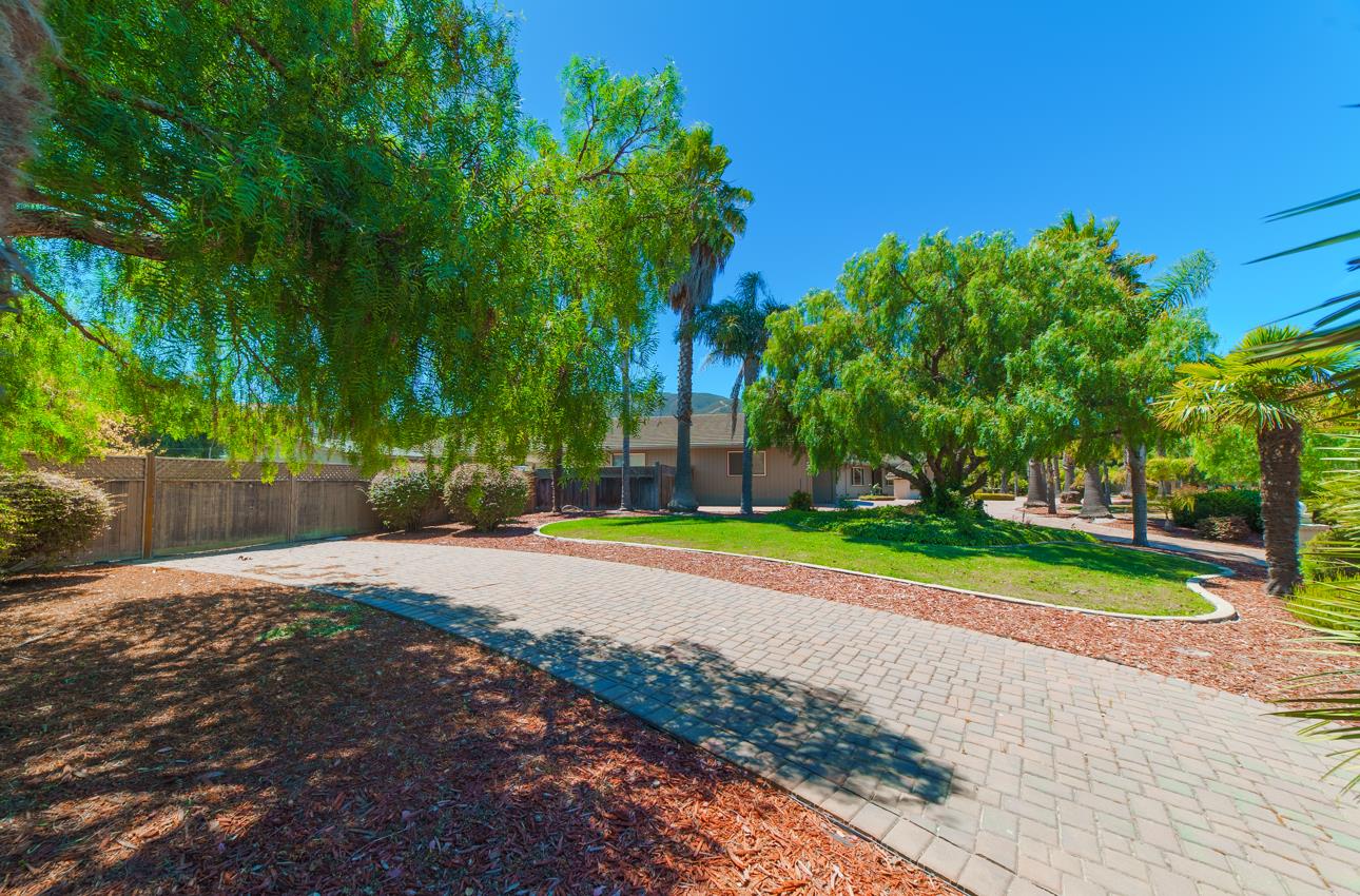 Detail Gallery Image 13 of 80 For 22125 Ranchito Dr, Salinas,  CA 93908 - 4 Beds | 2/1 Baths