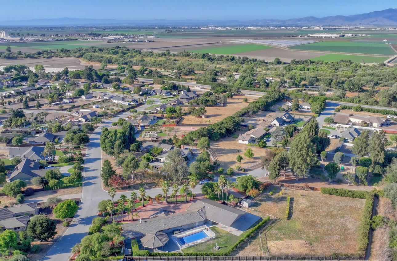 Detail Gallery Image 6 of 80 For 22125 Ranchito Dr, Salinas,  CA 93908 - 4 Beds | 2/1 Baths