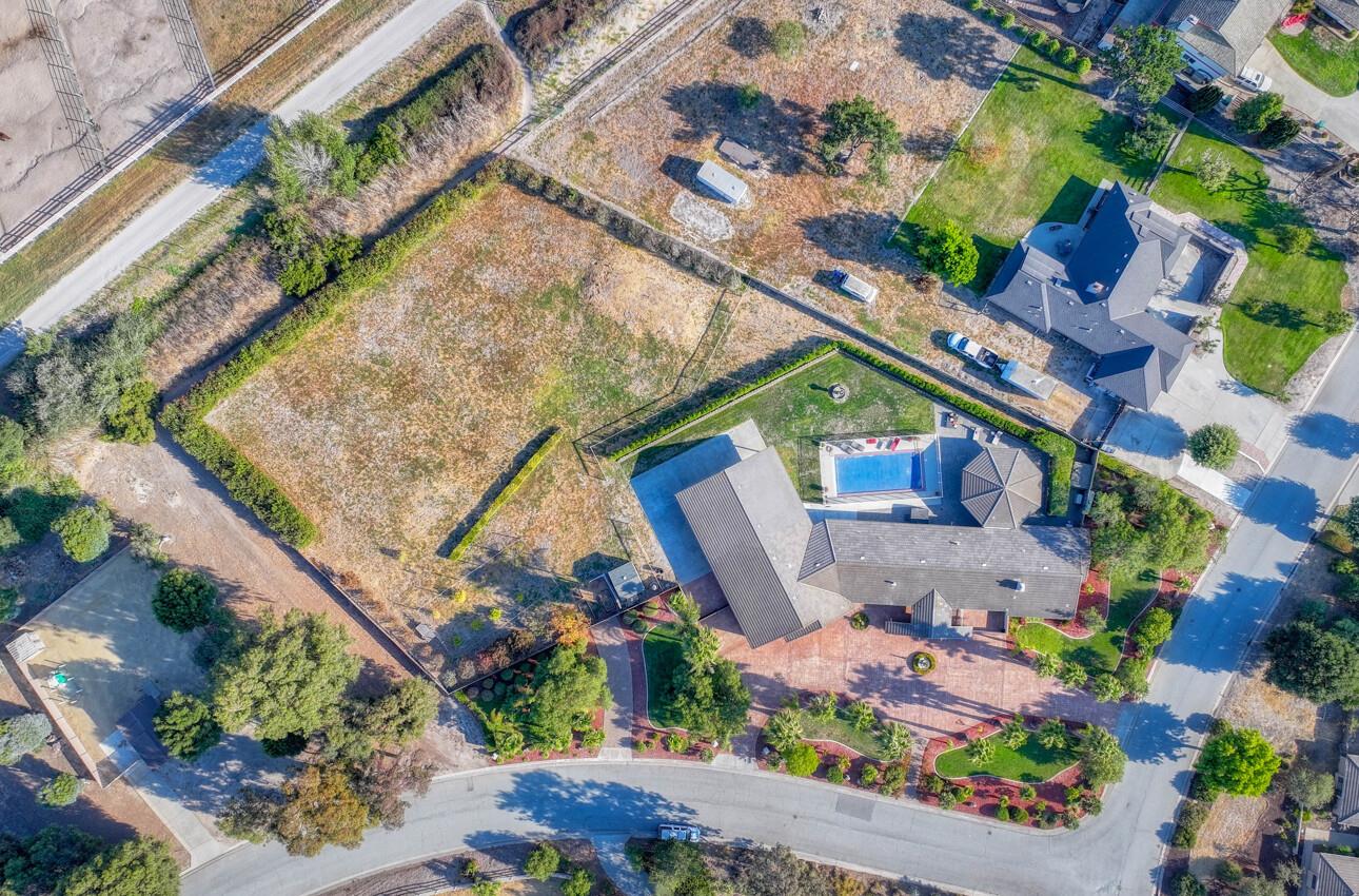 Detail Gallery Image 7 of 80 For 22125 Ranchito Dr, Salinas,  CA 93908 - 4 Beds | 2/1 Baths