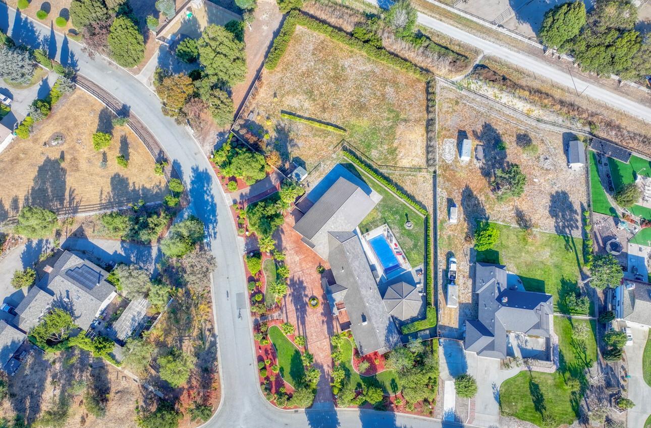 Detail Gallery Image 8 of 80 For 22125 Ranchito Dr, Salinas,  CA 93908 - 4 Beds | 2/1 Baths