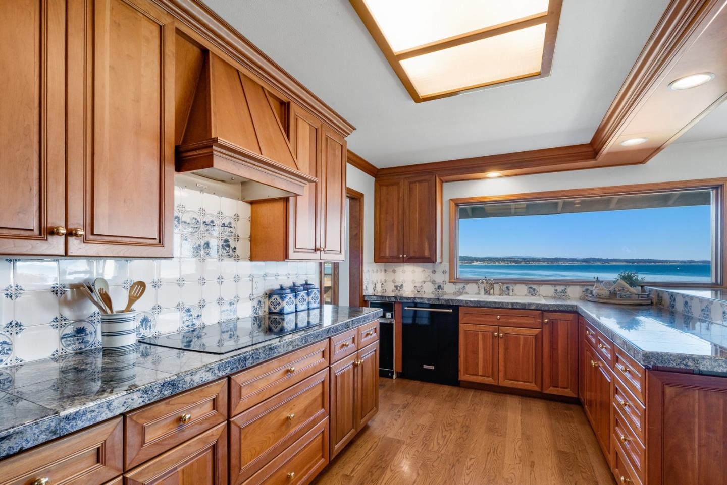 Detail Gallery Image 18 of 48 For 4250 Opal Cliff Dr, Santa Cruz,  CA 95062 - 4 Beds | 2/1 Baths