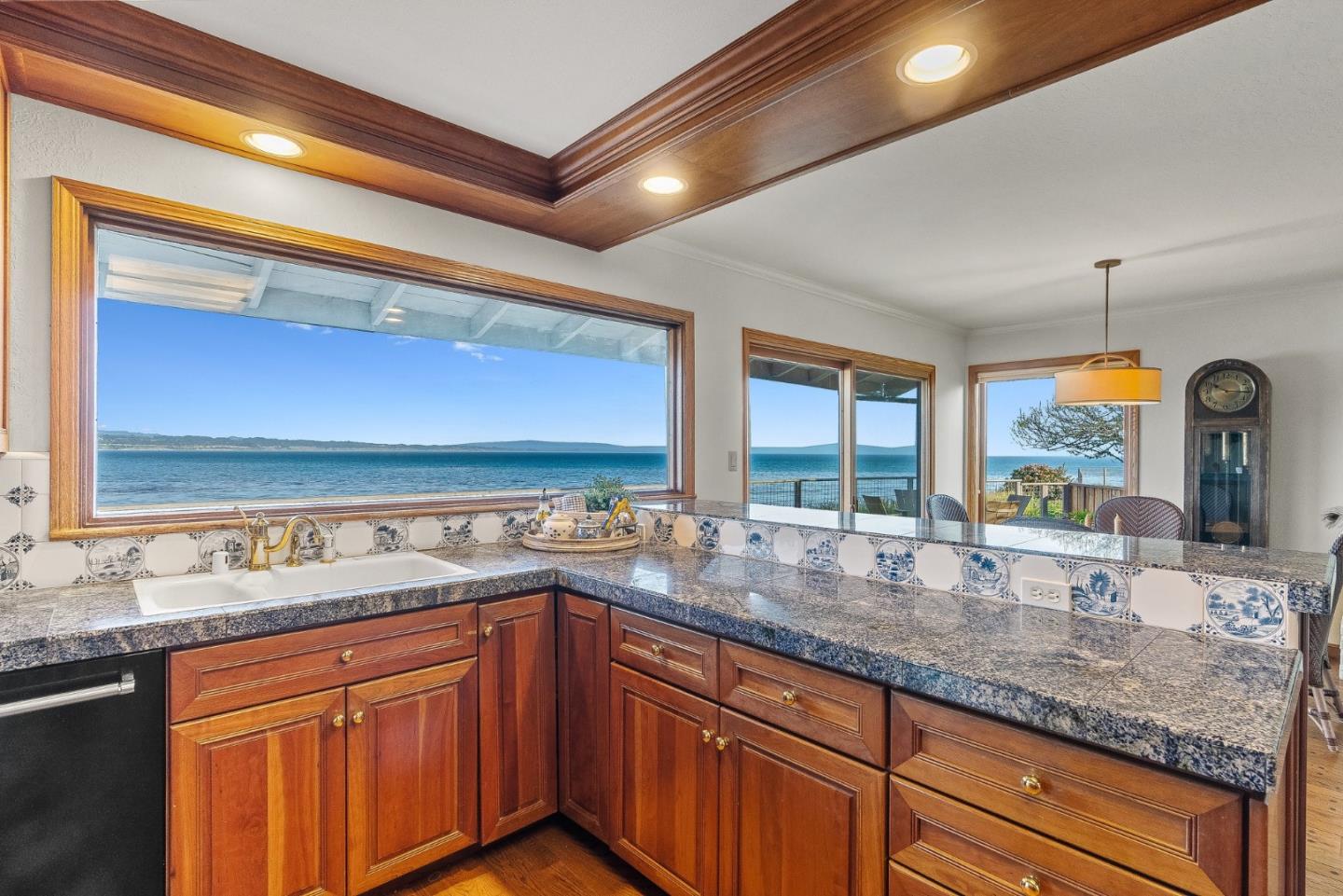Detail Gallery Image 21 of 48 For 4250 Opal Cliff Dr, Santa Cruz,  CA 95062 - 4 Beds | 2/1 Baths