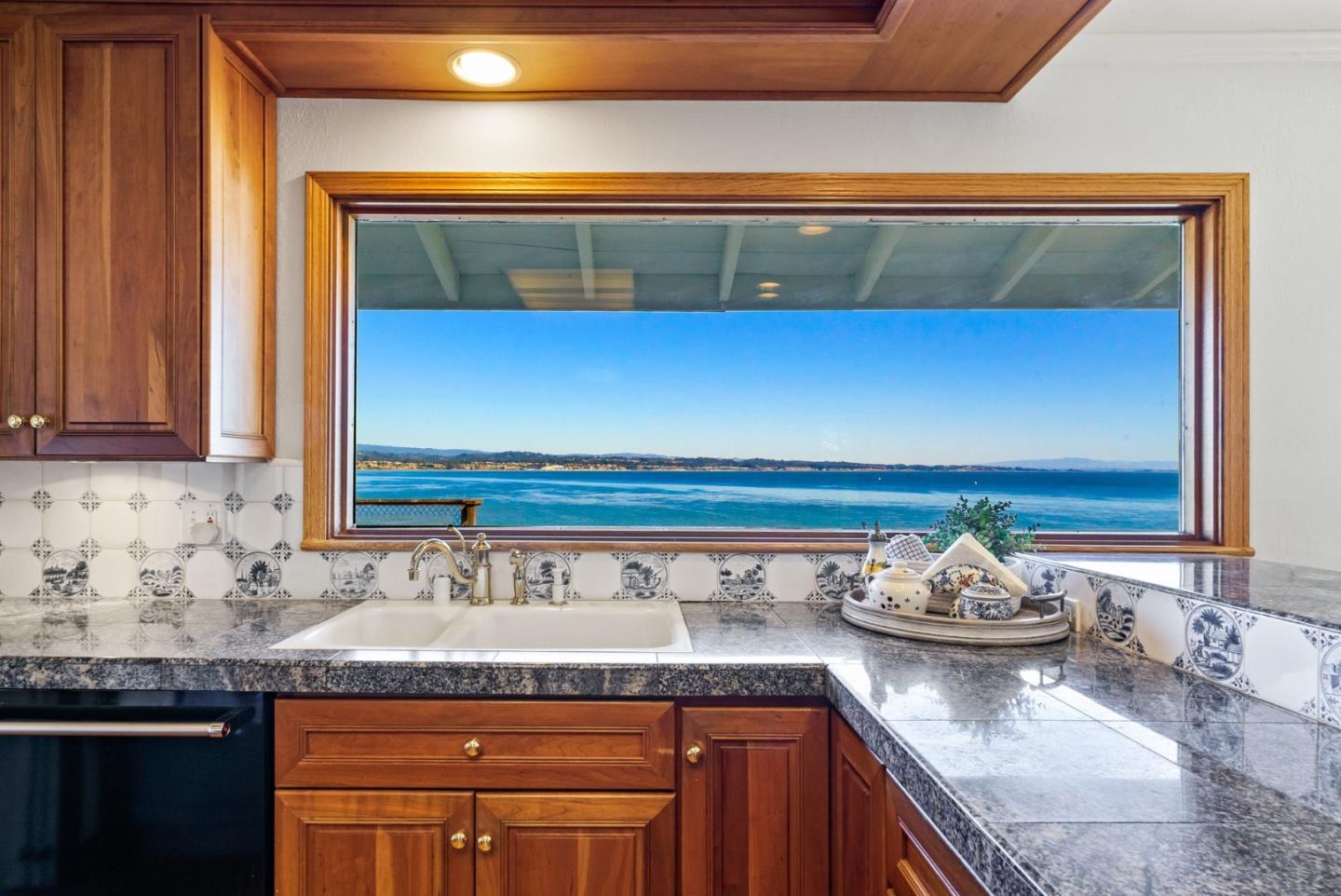 Detail Gallery Image 22 of 48 For 4250 Opal Cliff Dr, Santa Cruz,  CA 95062 - 4 Beds | 2/1 Baths