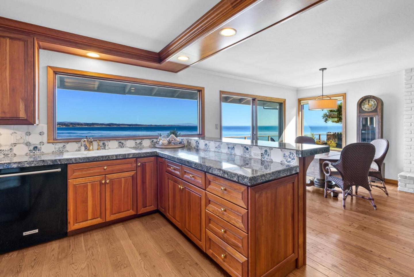Detail Gallery Image 25 of 48 For 4250 Opal Cliff Dr, Santa Cruz,  CA 95062 - 4 Beds | 2/1 Baths