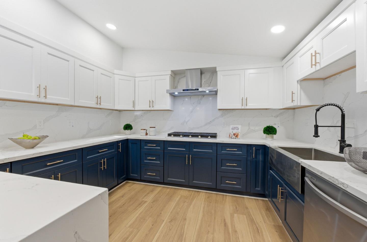 Detail Gallery Image 10 of 33 For 1201 Prescott Ave, Sunnyvale,  CA 94089 - 4 Beds | 2/1 Baths