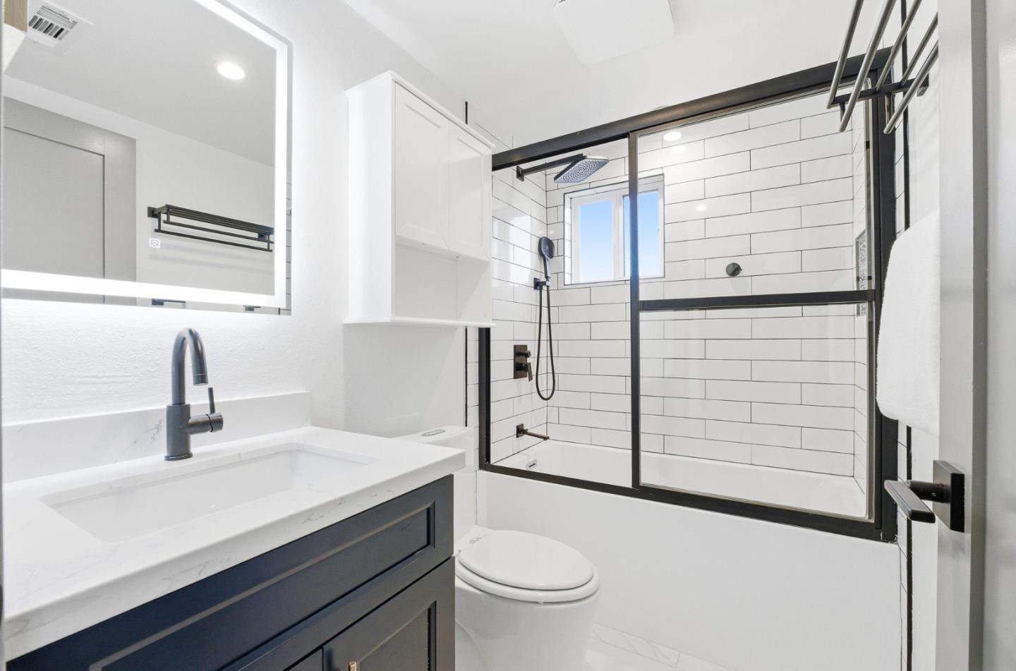 Detail Gallery Image 16 of 33 For 1201 Prescott Ave, Sunnyvale,  CA 94089 - 4 Beds | 2/1 Baths