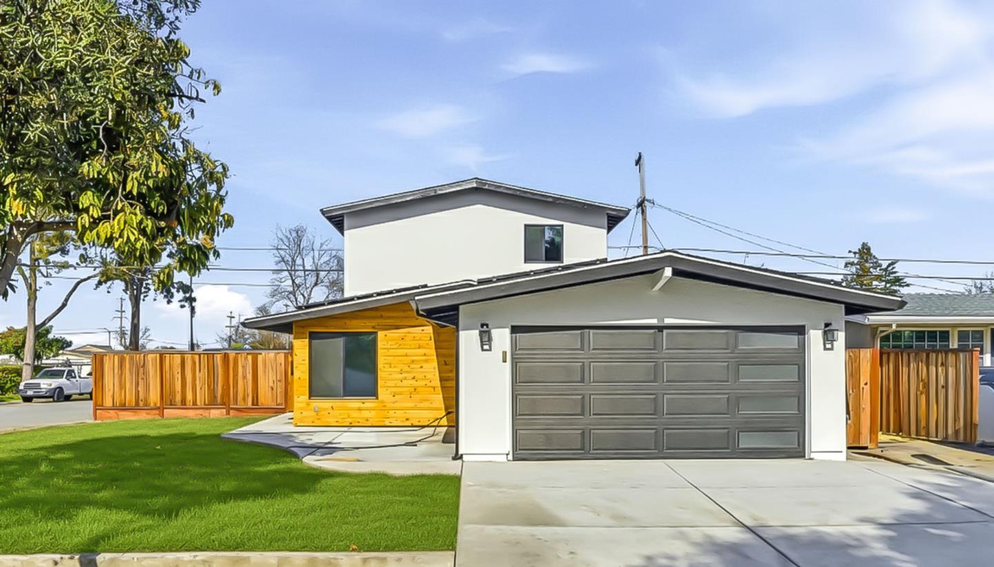 Detail Gallery Image 3 of 33 For 1201 Prescott Ave, Sunnyvale,  CA 94089 - 4 Beds | 2/1 Baths