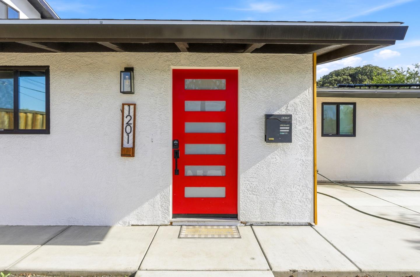 Detail Gallery Image 4 of 33 For 1201 Prescott Ave, Sunnyvale,  CA 94089 - 4 Beds | 2/1 Baths