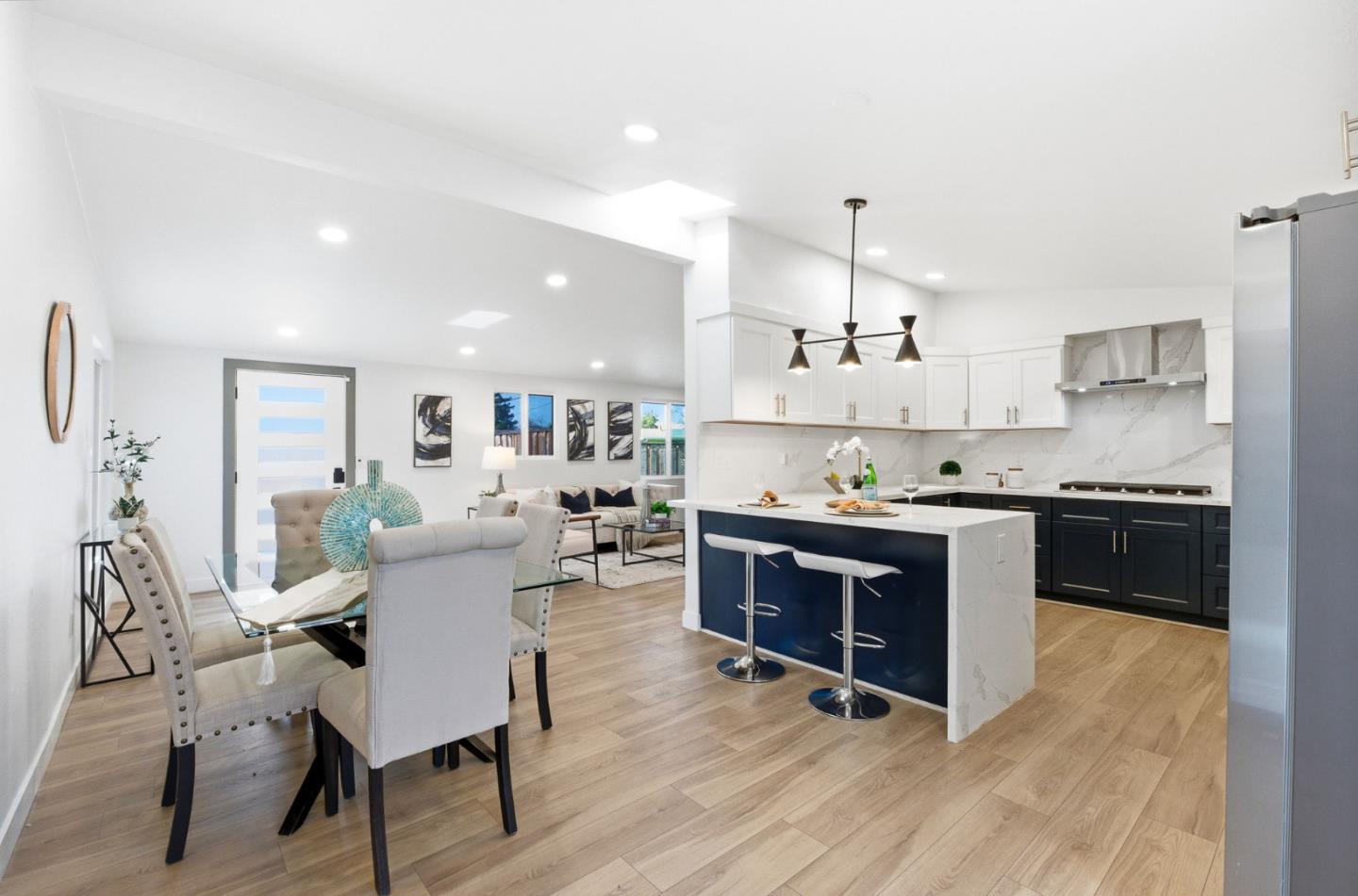 Detail Gallery Image 8 of 33 For 1201 Prescott Ave, Sunnyvale,  CA 94089 - 4 Beds | 2/1 Baths