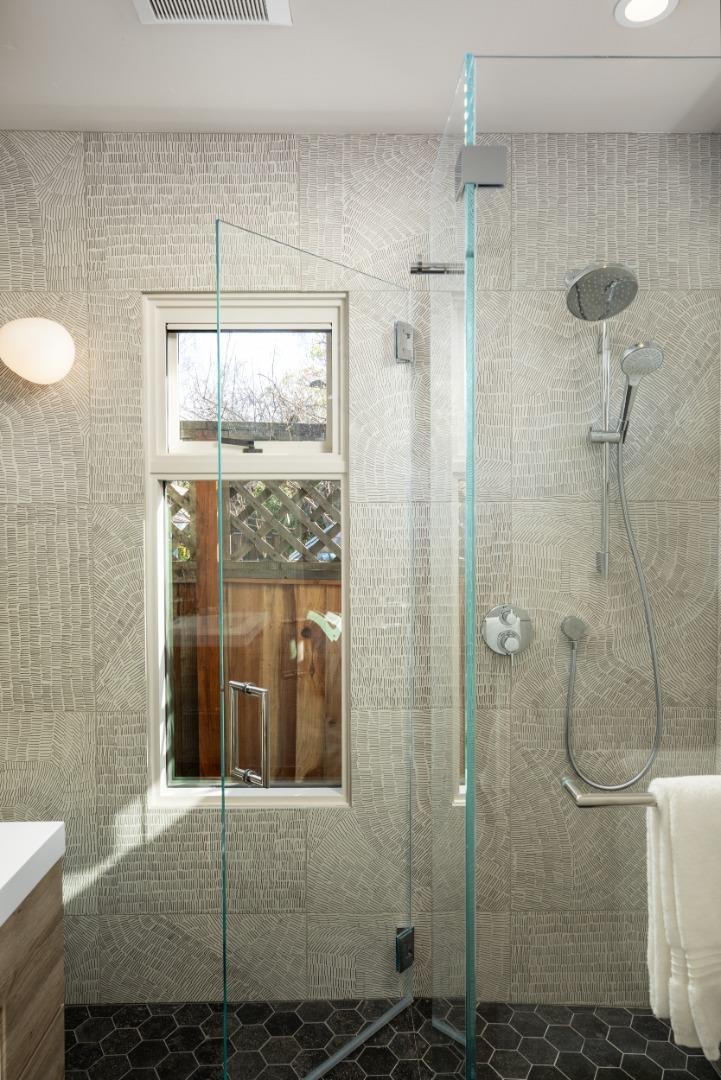 Detail Gallery Image 12 of 29 For 413 Gilbert Ave, Menlo Park,  CA 94025 - 4 Beds | 3 Baths