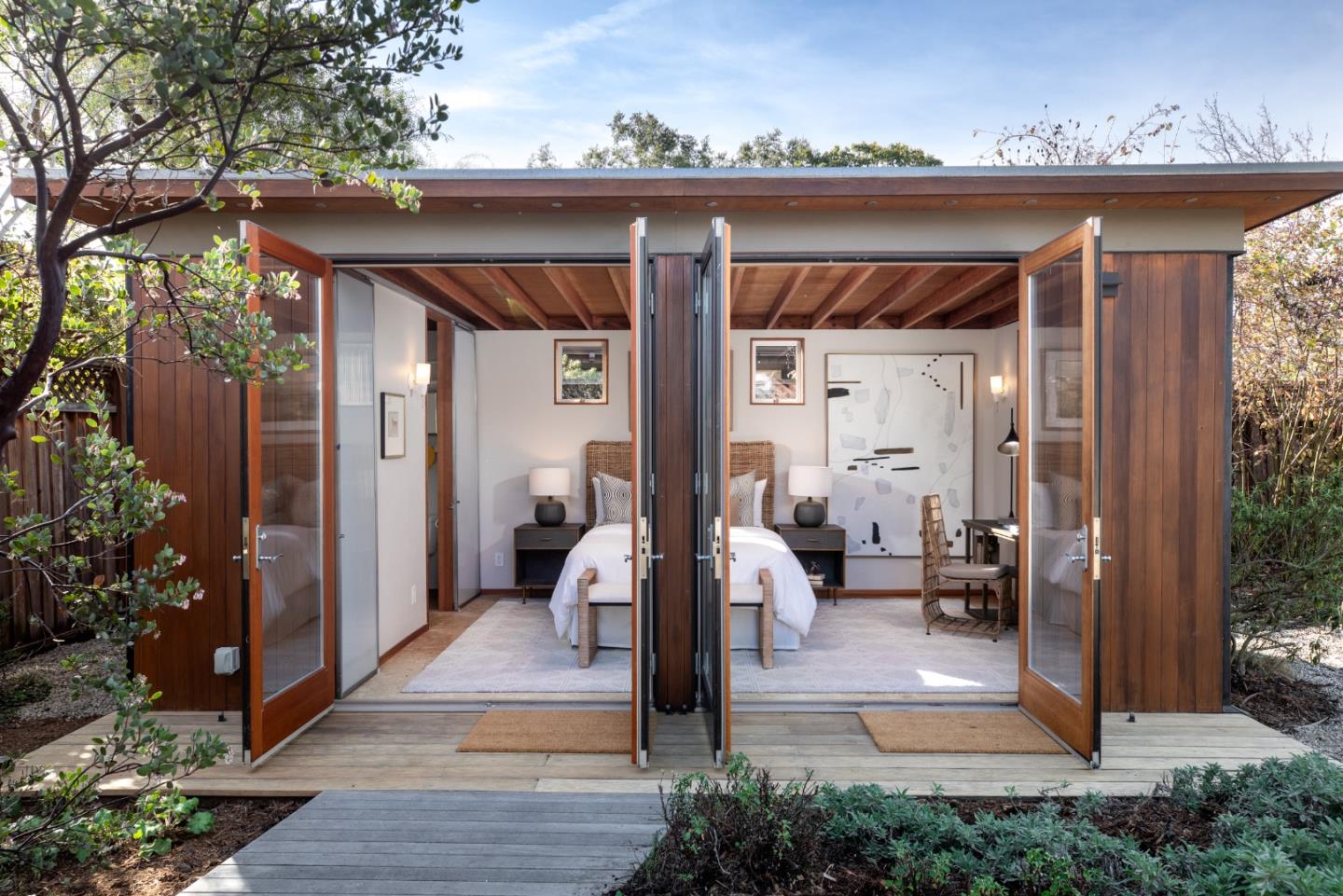 Detail Gallery Image 19 of 29 For 413 Gilbert Ave, Menlo Park,  CA 94025 - 4 Beds | 3 Baths