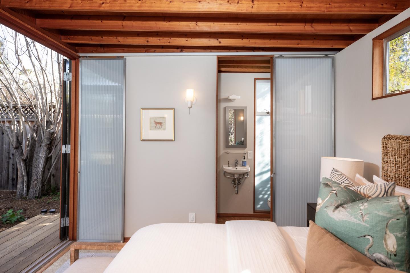 Detail Gallery Image 21 of 29 For 413 Gilbert Ave, Menlo Park,  CA 94025 - 4 Beds | 3 Baths