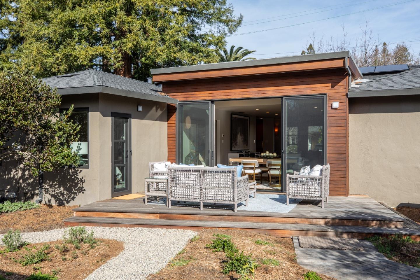 Detail Gallery Image 22 of 29 For 413 Gilbert Ave, Menlo Park,  CA 94025 - 4 Beds | 3 Baths