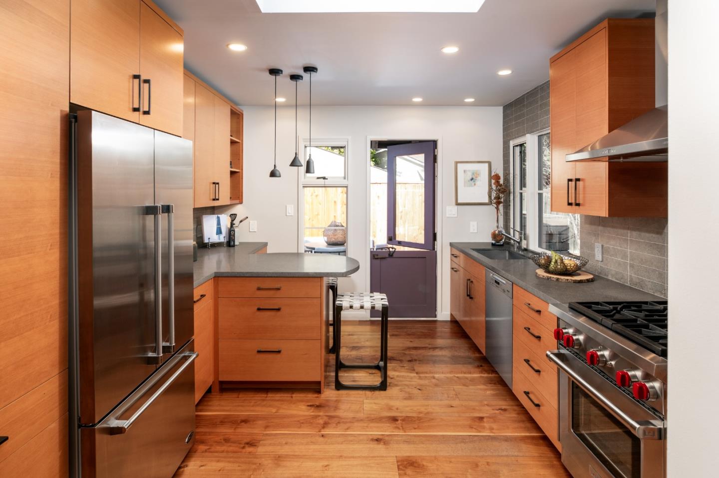 Detail Gallery Image 5 of 29 For 413 Gilbert Ave, Menlo Park,  CA 94025 - 4 Beds | 3 Baths