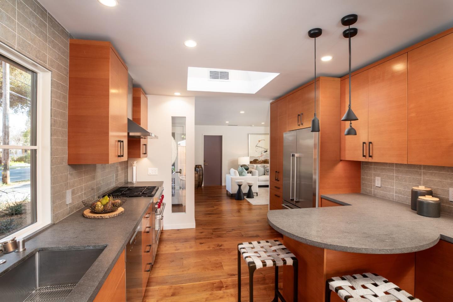 Detail Gallery Image 6 of 29 For 413 Gilbert Ave, Menlo Park,  CA 94025 - 4 Beds | 3 Baths