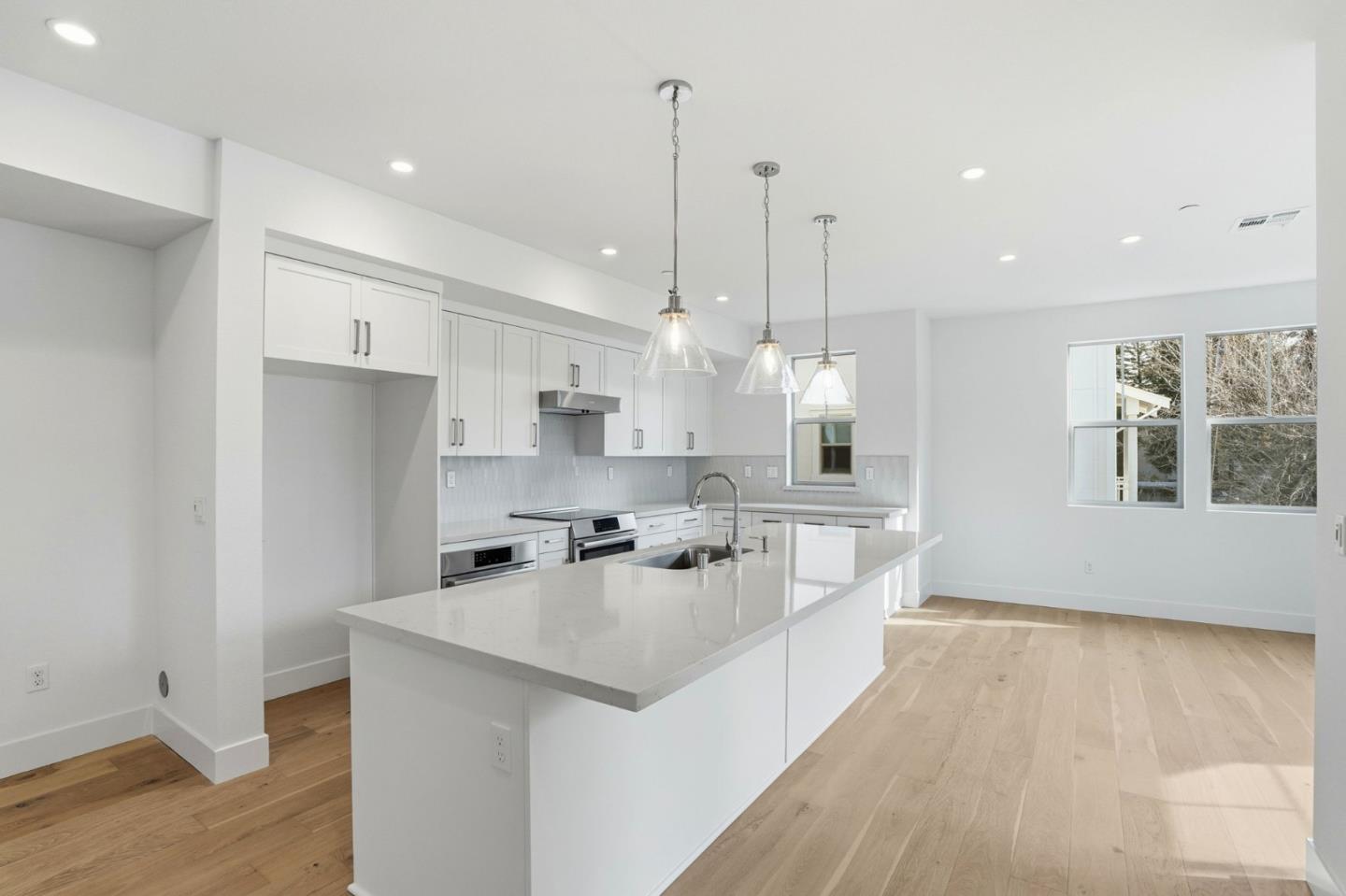 Detail Gallery Image 3 of 14 For 236 Oak Cir, Walnut Creek,  CA 94597 - 4 Beds | 3/1 Baths