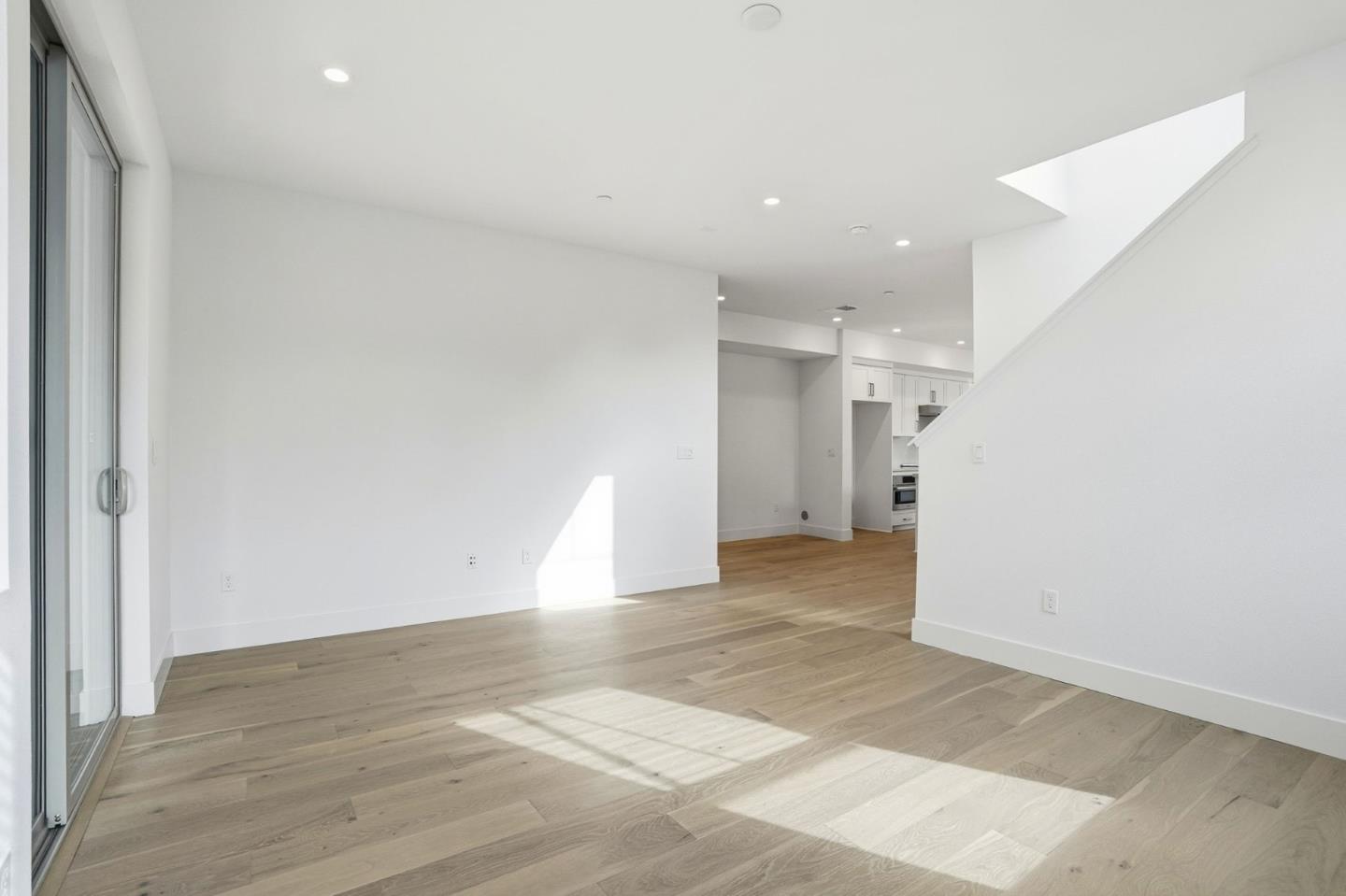 Detail Gallery Image 5 of 14 For 236 Oak Cir, Walnut Creek,  CA 94597 - 4 Beds | 3/1 Baths