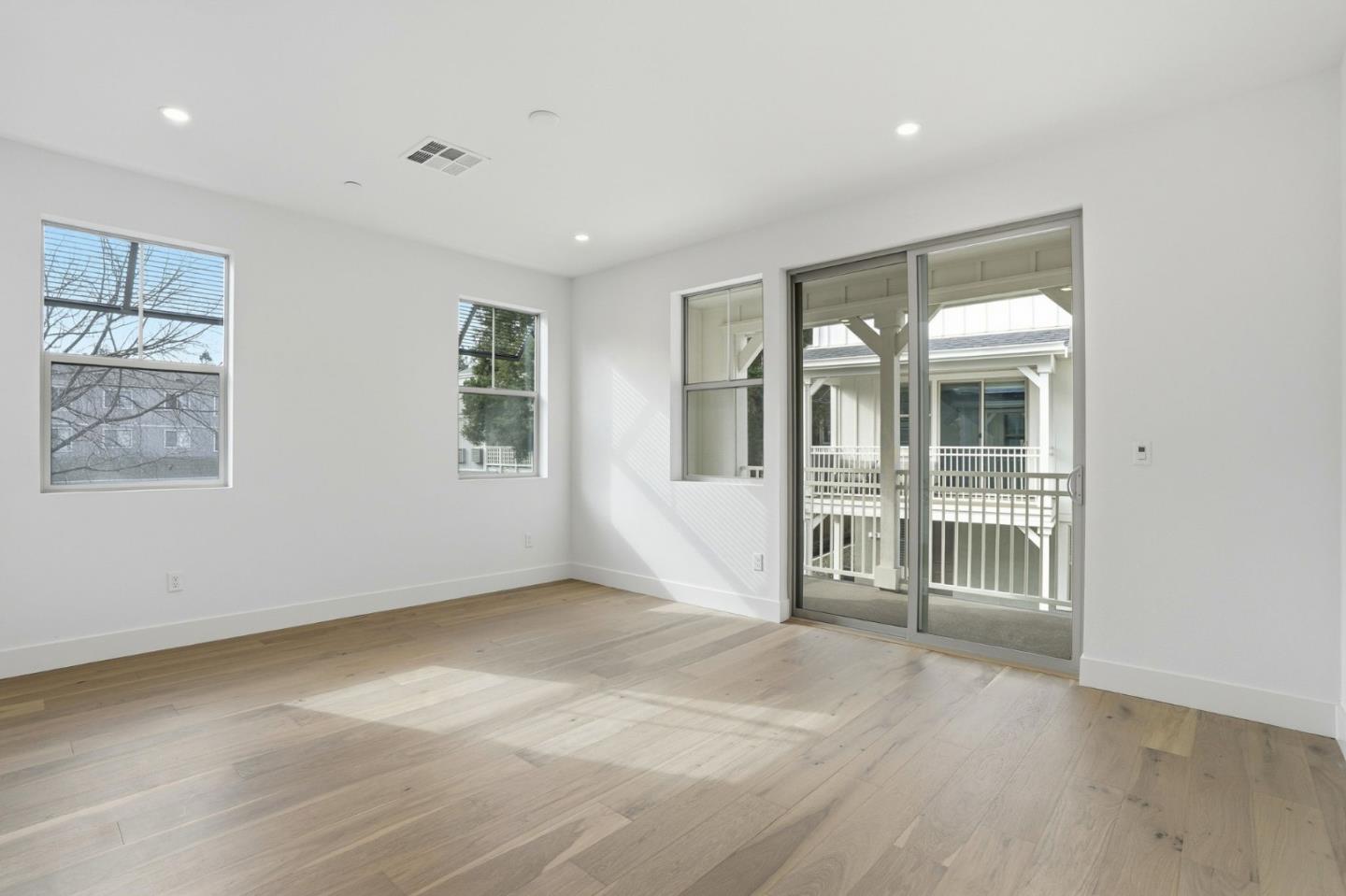 Detail Gallery Image 6 of 14 For 236 Oak Cir, Walnut Creek,  CA 94597 - 4 Beds | 3/1 Baths