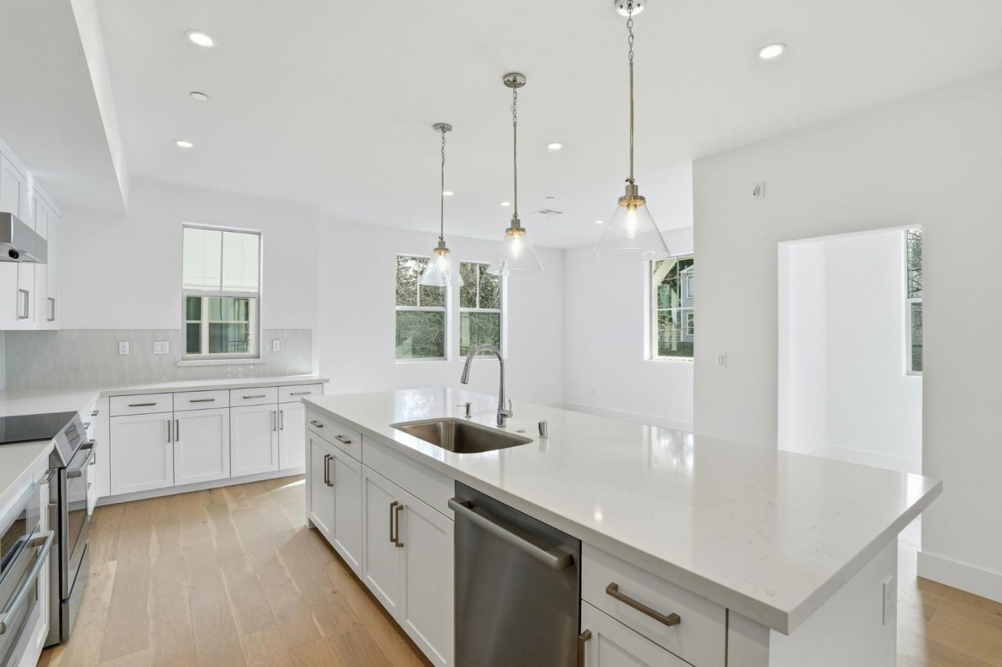 Detail Gallery Image 7 of 14 For 236 Oak Cir, Walnut Creek,  CA 94597 - 4 Beds | 3/1 Baths