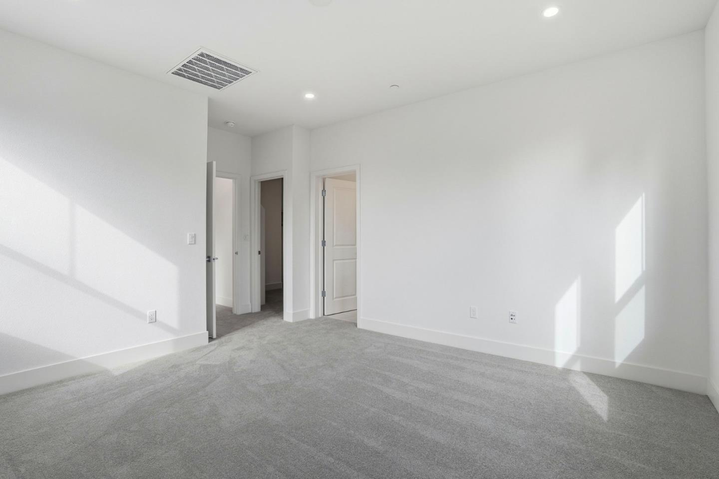 Detail Gallery Image 8 of 14 For 236 Oak Cir, Walnut Creek,  CA 94597 - 4 Beds | 3/1 Baths