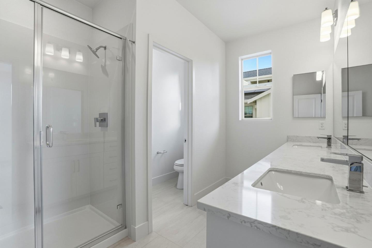 Detail Gallery Image 9 of 14 For 236 Oak Cir, Walnut Creek,  CA 94597 - 4 Beds | 3/1 Baths