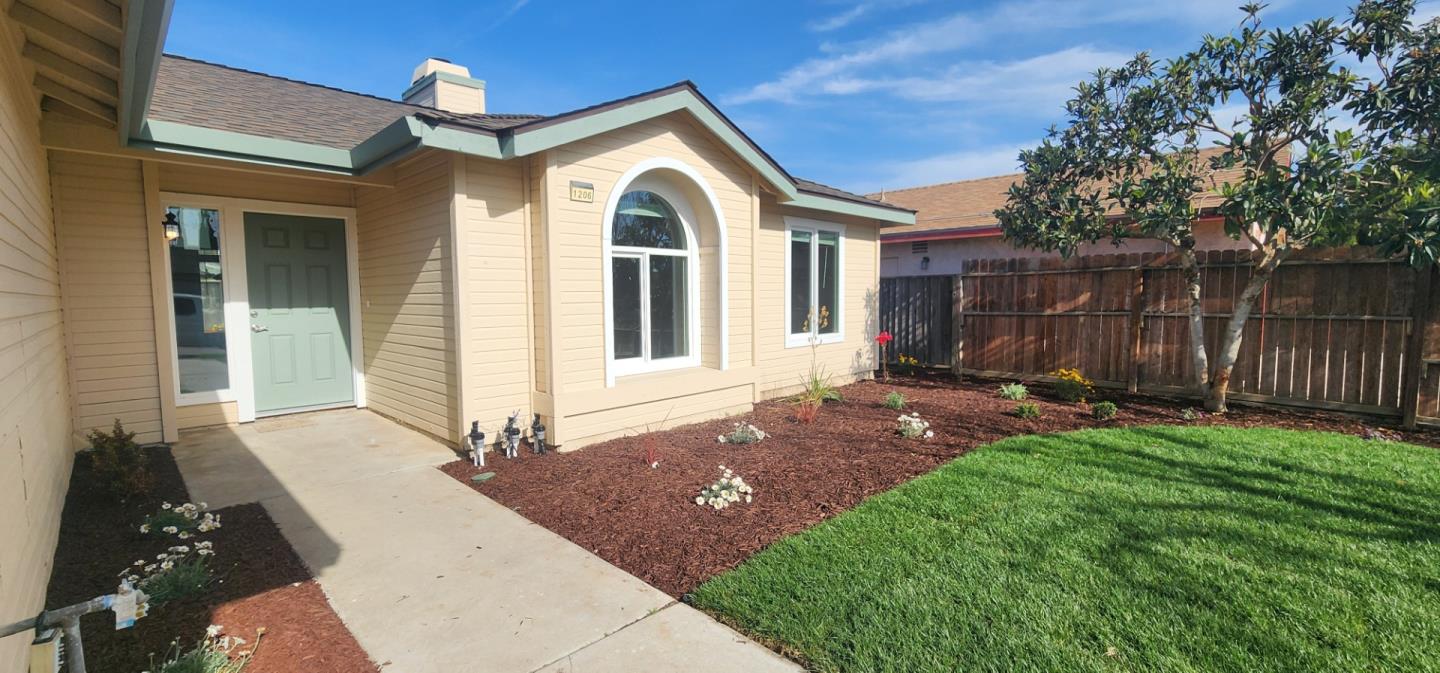 Detail Gallery Image 2 of 18 For 1206 Morris Ave, Greenfield,  CA 93927 - 5 Beds | 2 Baths