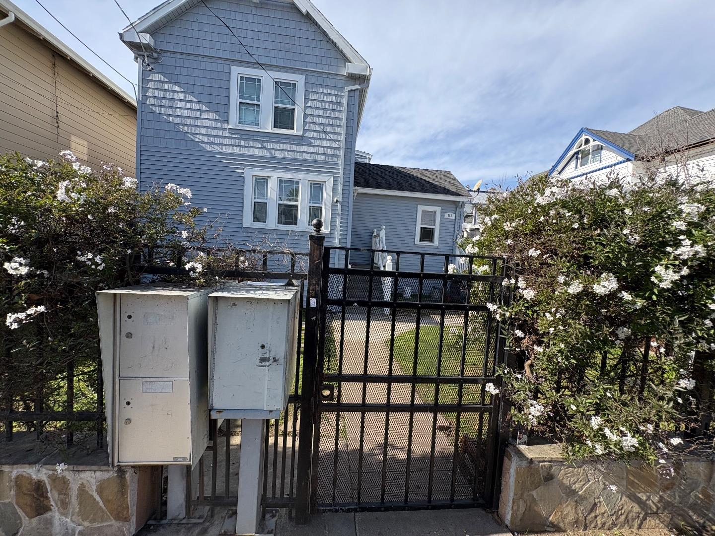 Detail Gallery Image 2 of 25 For 313 Raymond St, Santa Cruz,  CA 95060 - – Beds | – Baths