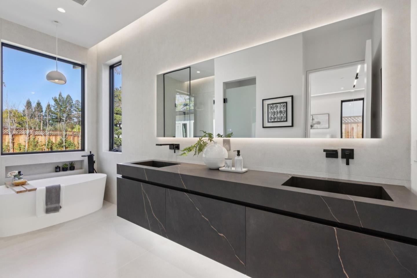 Detail Gallery Image 13 of 36 For 14685 Horseshoe Dr, Saratoga,  CA 95070 - 5 Beds | 5/1 Baths