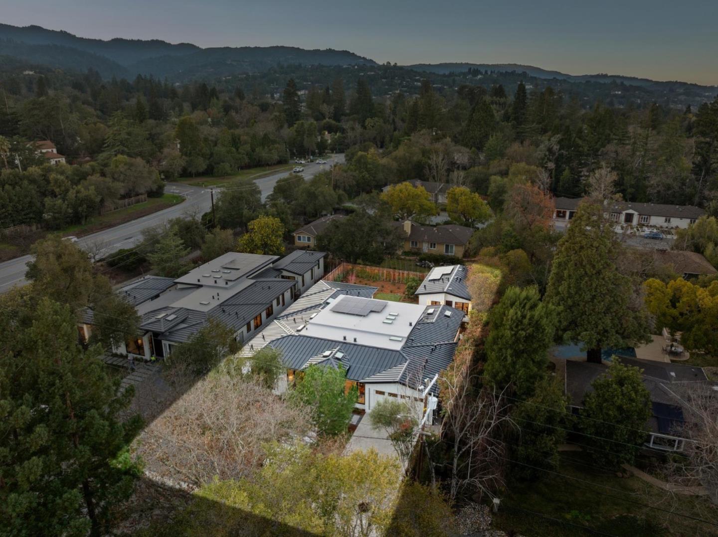 Detail Gallery Image 34 of 36 For 14685 Horseshoe Dr, Saratoga,  CA 95070 - 5 Beds | 5/1 Baths