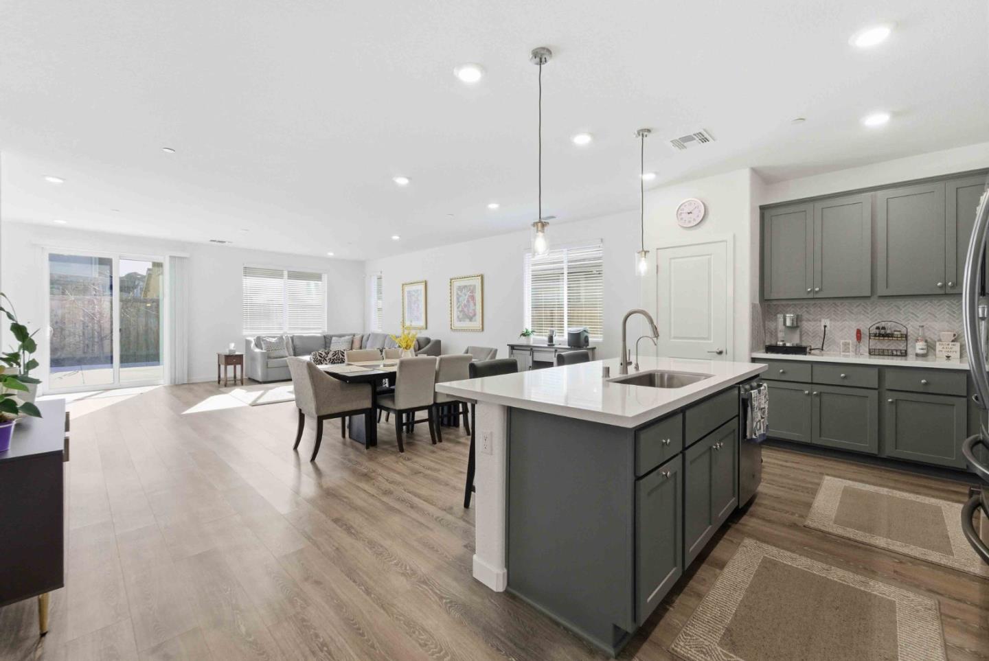 Detail Gallery Image 8 of 48 For 958 Shearwater Rd, Lathrop,  CA 95330 - 4 Beds | 2 Baths