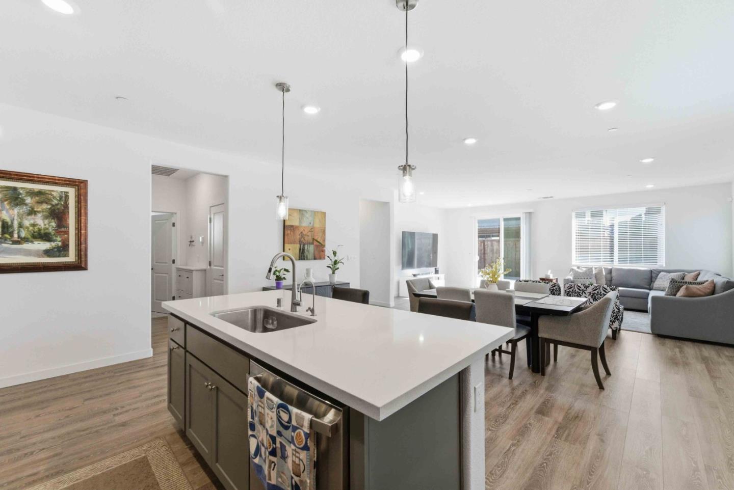 Detail Gallery Image 9 of 48 For 958 Shearwater Rd, Lathrop,  CA 95330 - 4 Beds | 2 Baths