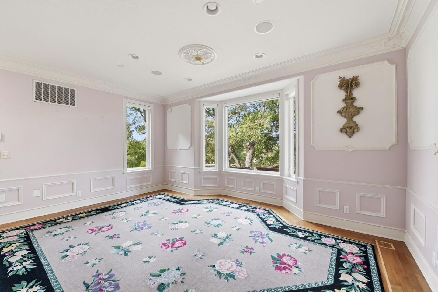 Detail Gallery Image 10 of 82 For 27994 via Ventana Way, Los Altos,  CA 94022 - 4 Beds | 3/1 Baths