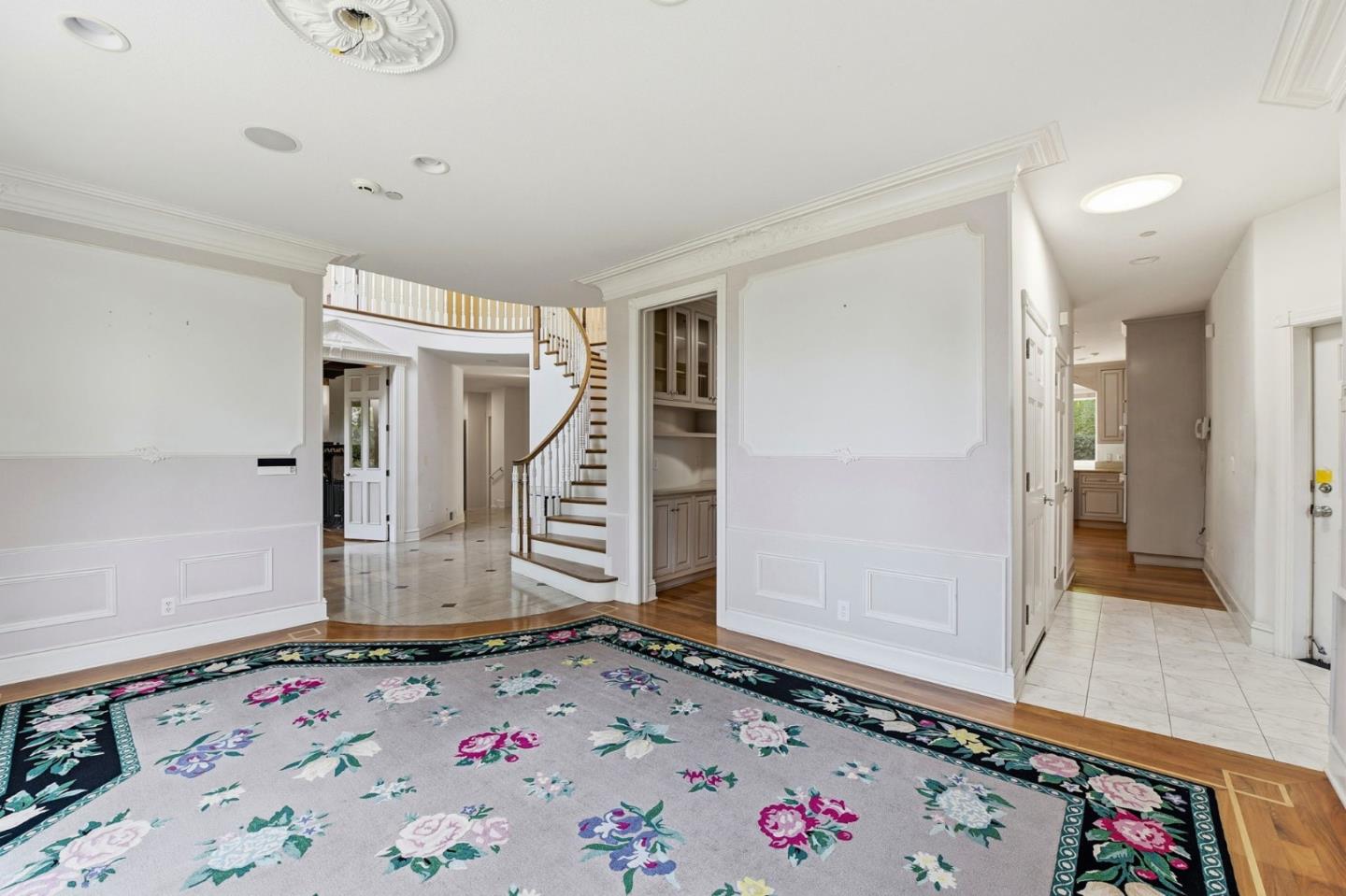 Detail Gallery Image 12 of 82 For 27994 via Ventana Way, Los Altos,  CA 94022 - 4 Beds | 3/1 Baths