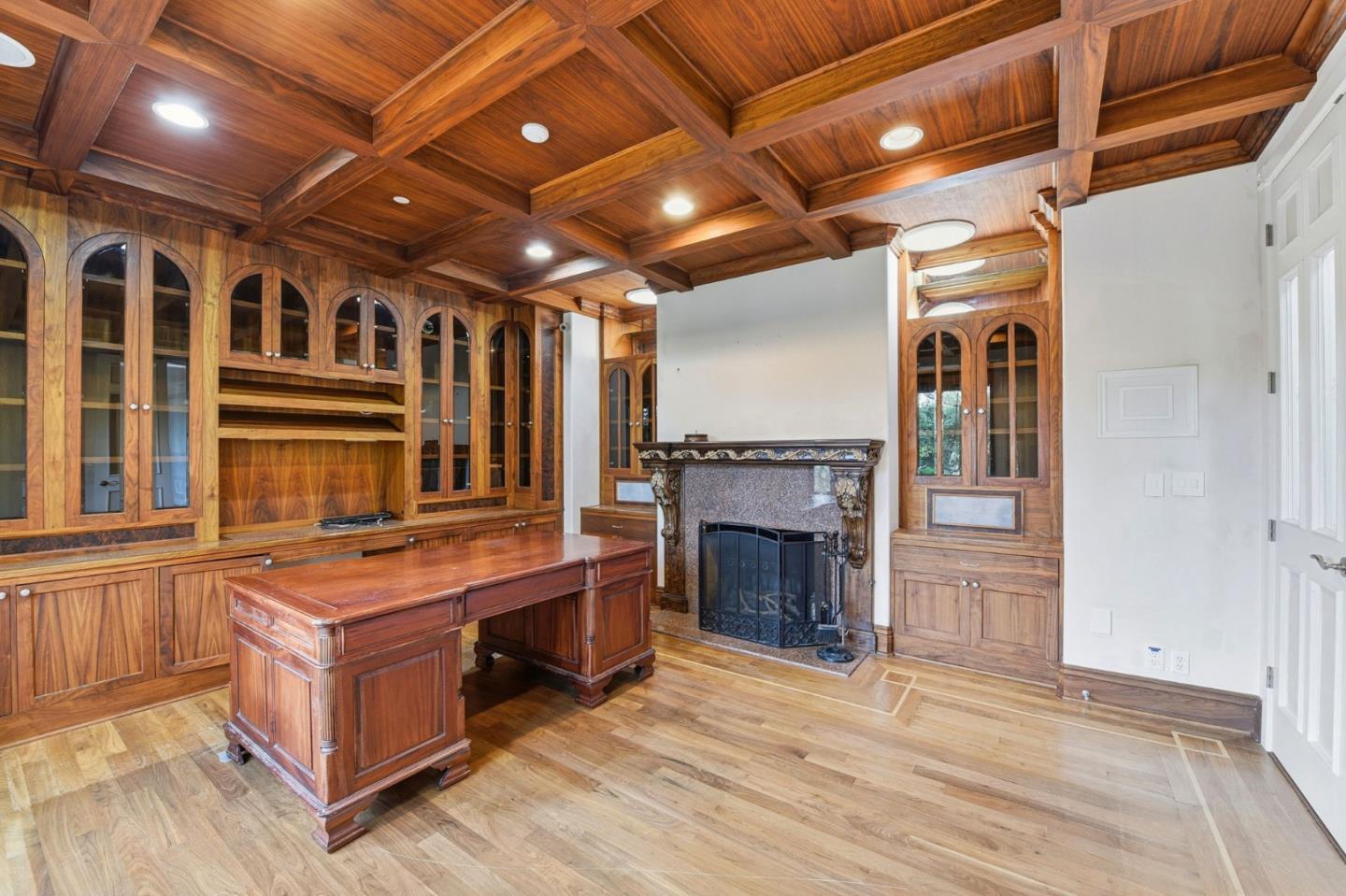 Detail Gallery Image 14 of 82 For 27994 via Ventana Way, Los Altos,  CA 94022 - 4 Beds | 3/1 Baths