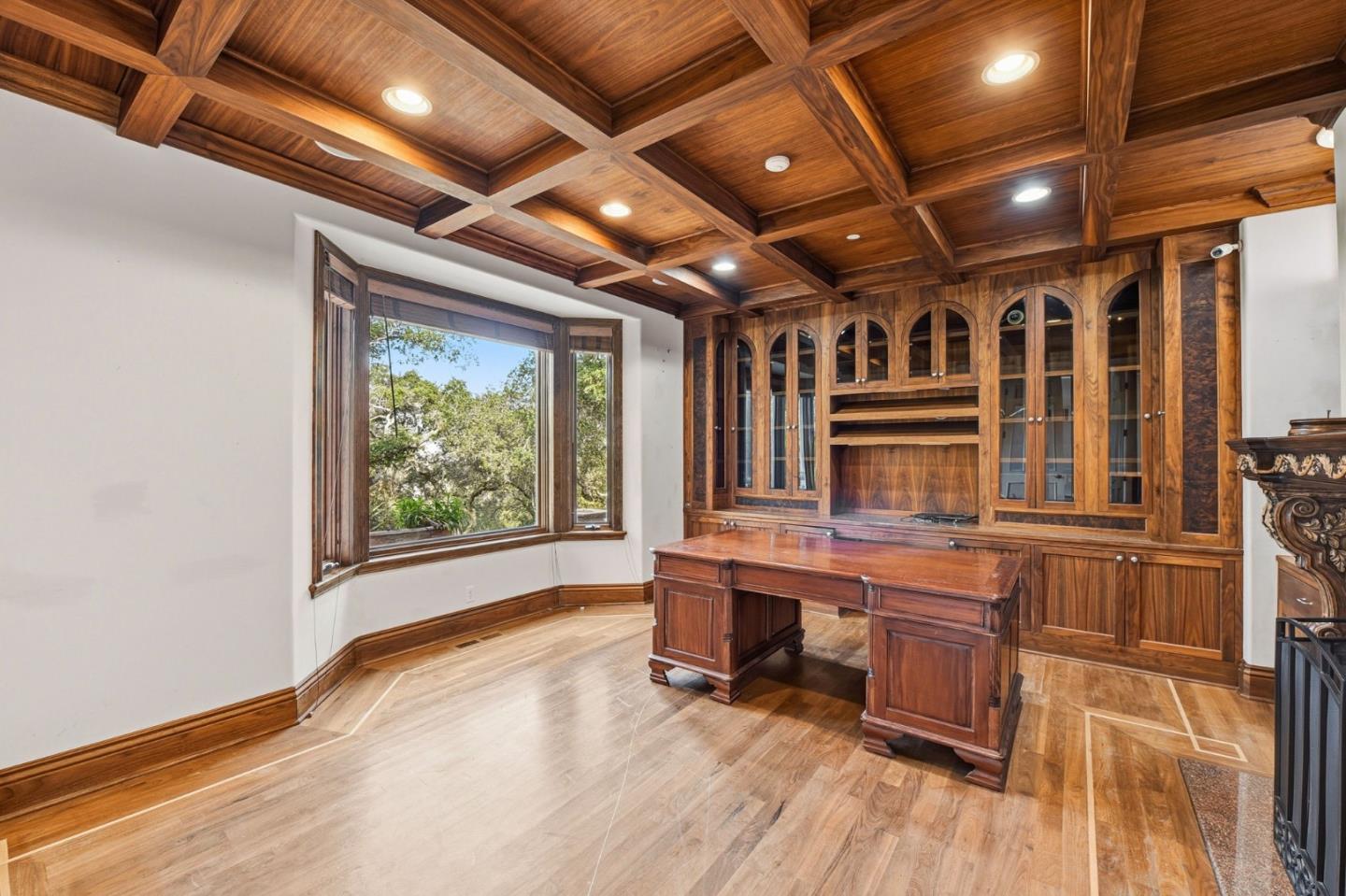 Detail Gallery Image 16 of 82 For 27994 via Ventana Way, Los Altos,  CA 94022 - 4 Beds | 3/1 Baths