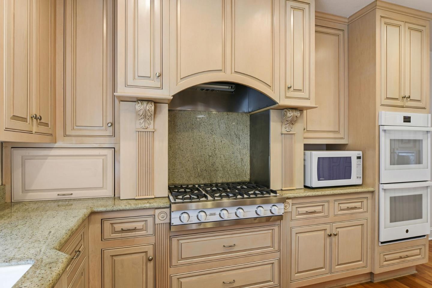 Detail Gallery Image 23 of 82 For 27994 via Ventana Way, Los Altos,  CA 94022 - 4 Beds | 3/1 Baths