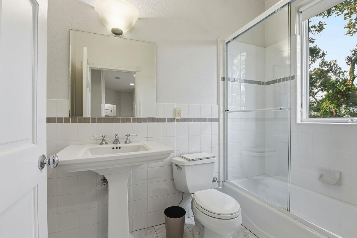 Detail Gallery Image 31 of 82 For 27994 via Ventana Way, Los Altos,  CA 94022 - 4 Beds | 3/1 Baths