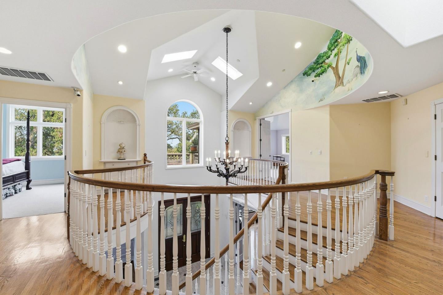 Detail Gallery Image 32 of 82 For 27994 via Ventana Way, Los Altos,  CA 94022 - 4 Beds | 3/1 Baths