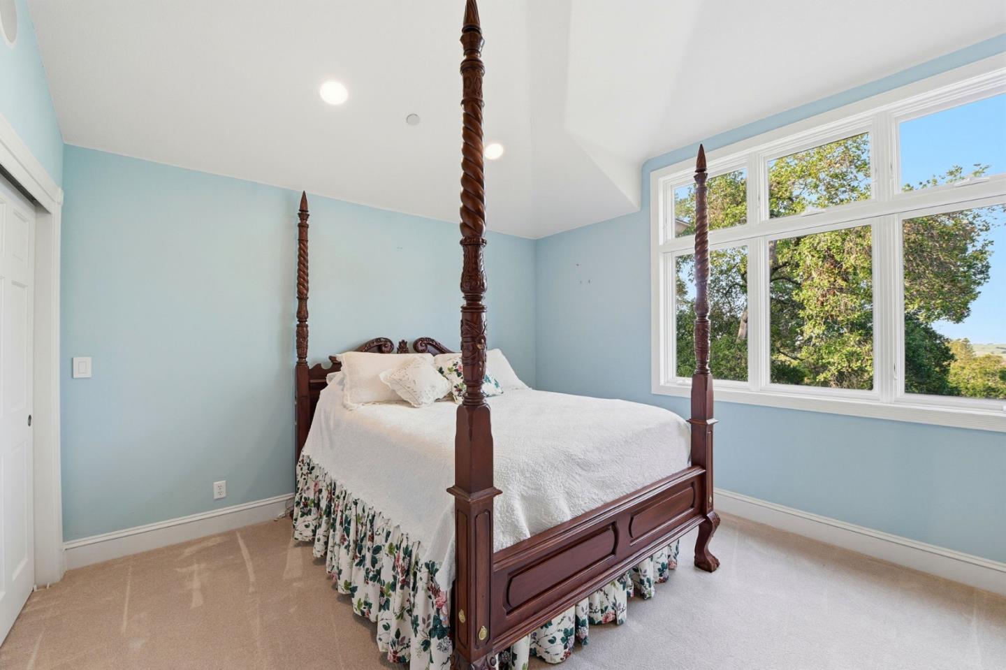 Detail Gallery Image 52 of 82 For 27994 via Ventana Way, Los Altos,  CA 94022 - 4 Beds | 3/1 Baths