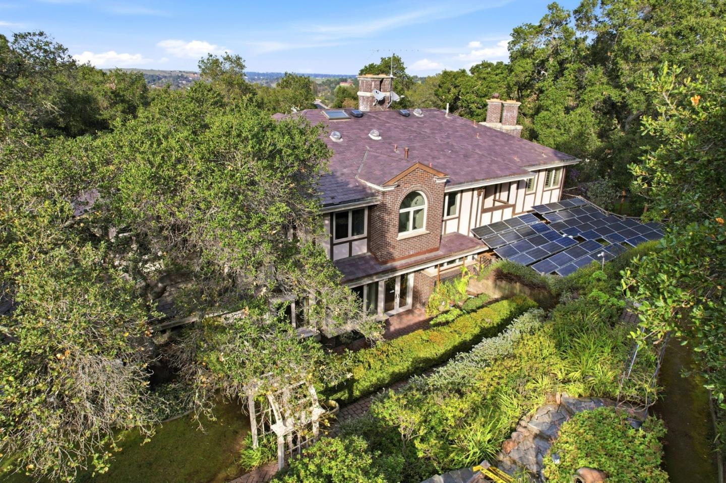 Detail Gallery Image 70 of 82 For 27994 via Ventana Way, Los Altos,  CA 94022 - 4 Beds | 3/1 Baths