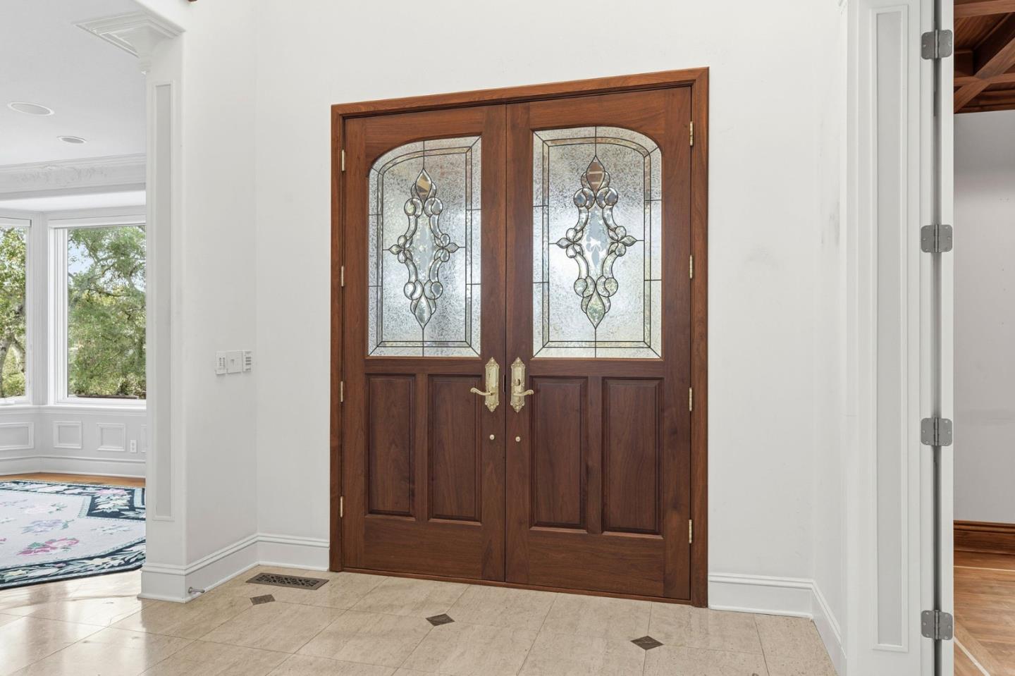 Detail Gallery Image 8 of 82 For 27994 via Ventana Way, Los Altos,  CA 94022 - 4 Beds | 3/1 Baths