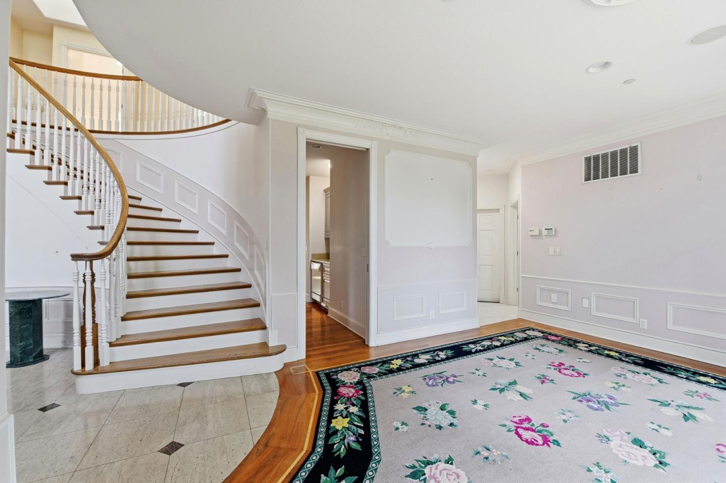 Detail Gallery Image 9 of 82 For 27994 via Ventana Way, Los Altos,  CA 94022 - 4 Beds | 3/1 Baths