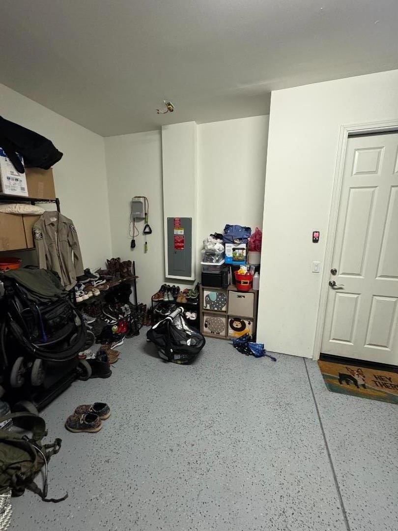 Detail Gallery Image 6 of 21 For 6389 Tawhana Lane, Gilroy,  CA 95020 - 3 Beds | 1/1 Baths