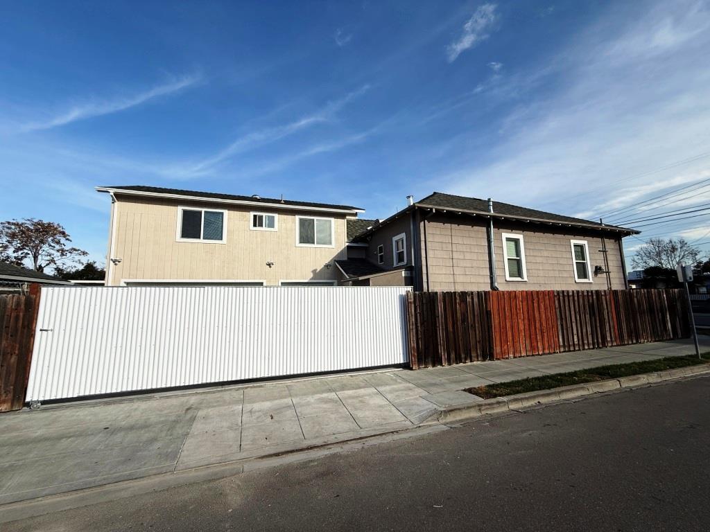 Detail Gallery Image 2 of 15 For 259 Sunol St #GROUND FLOOR,  San Jose,  CA 95126 - 2 Beds | 2 Baths