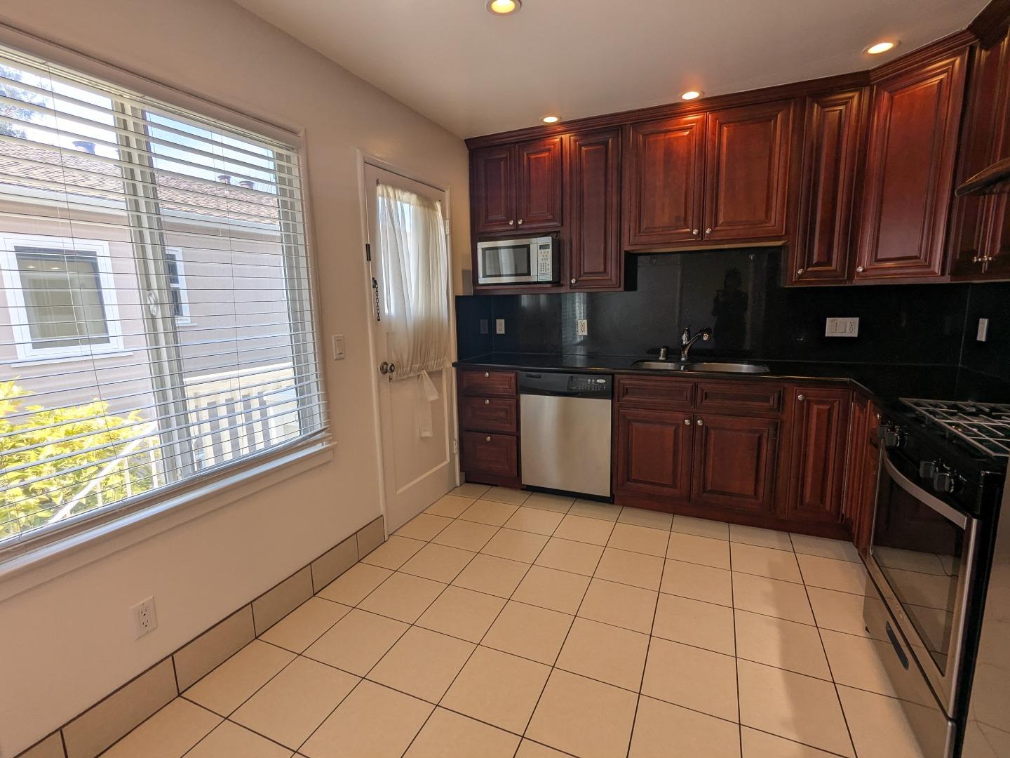 Detail Gallery Image 15 of 51 For 925 Oak Ln, Menlo Park,  CA 94025 - – Beds | – Baths