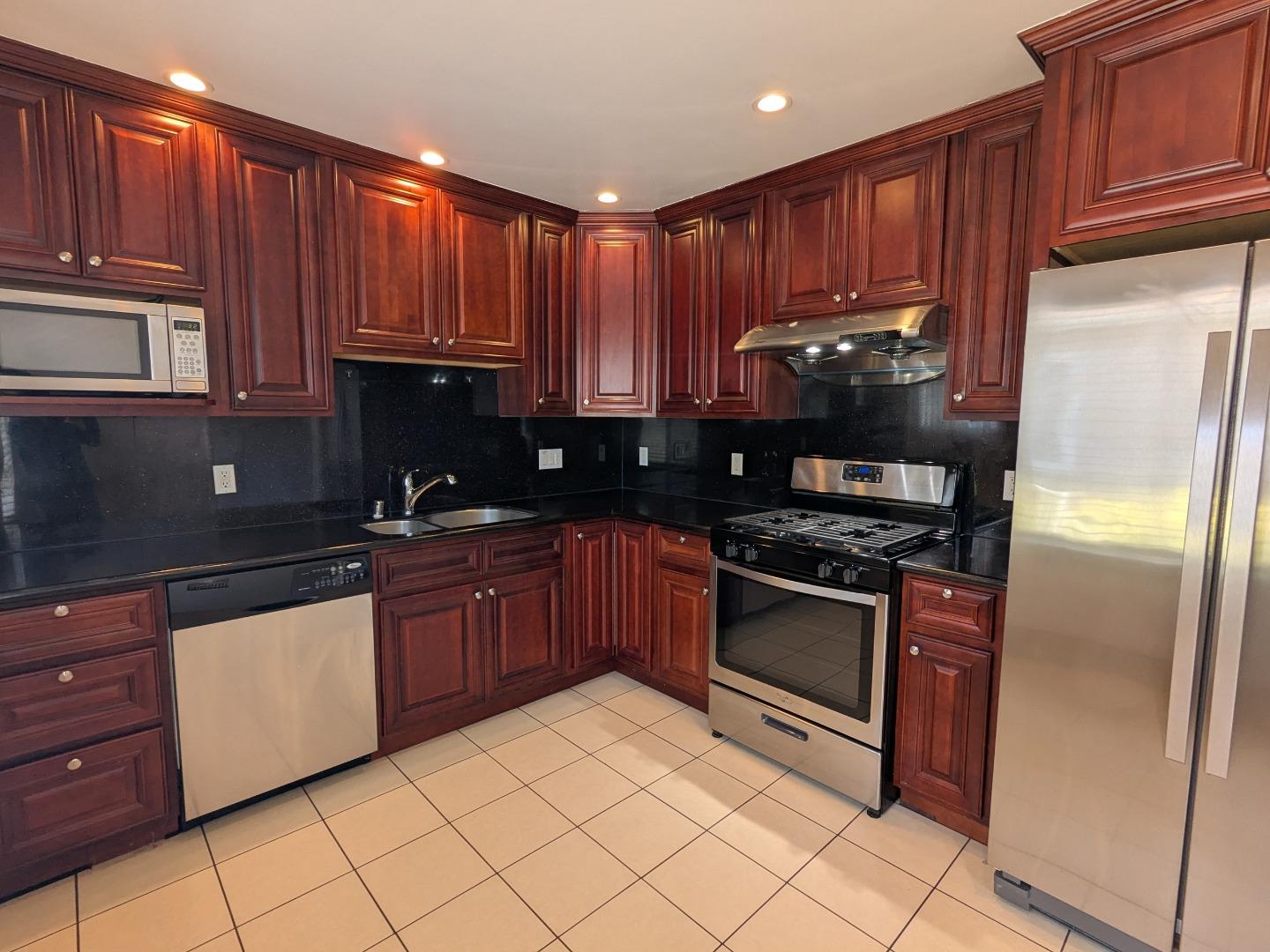 Detail Gallery Image 16 of 51 For 925 Oak Ln, Menlo Park,  CA 94025 - – Beds | – Baths