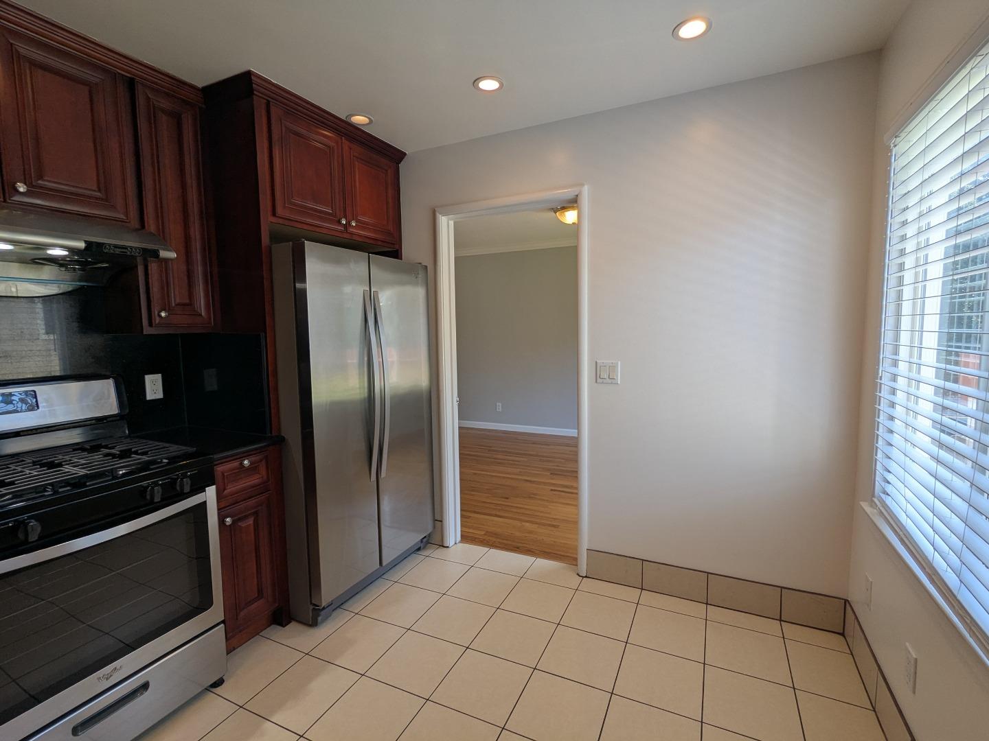 Detail Gallery Image 17 of 51 For 925 Oak Ln, Menlo Park,  CA 94025 - – Beds | – Baths