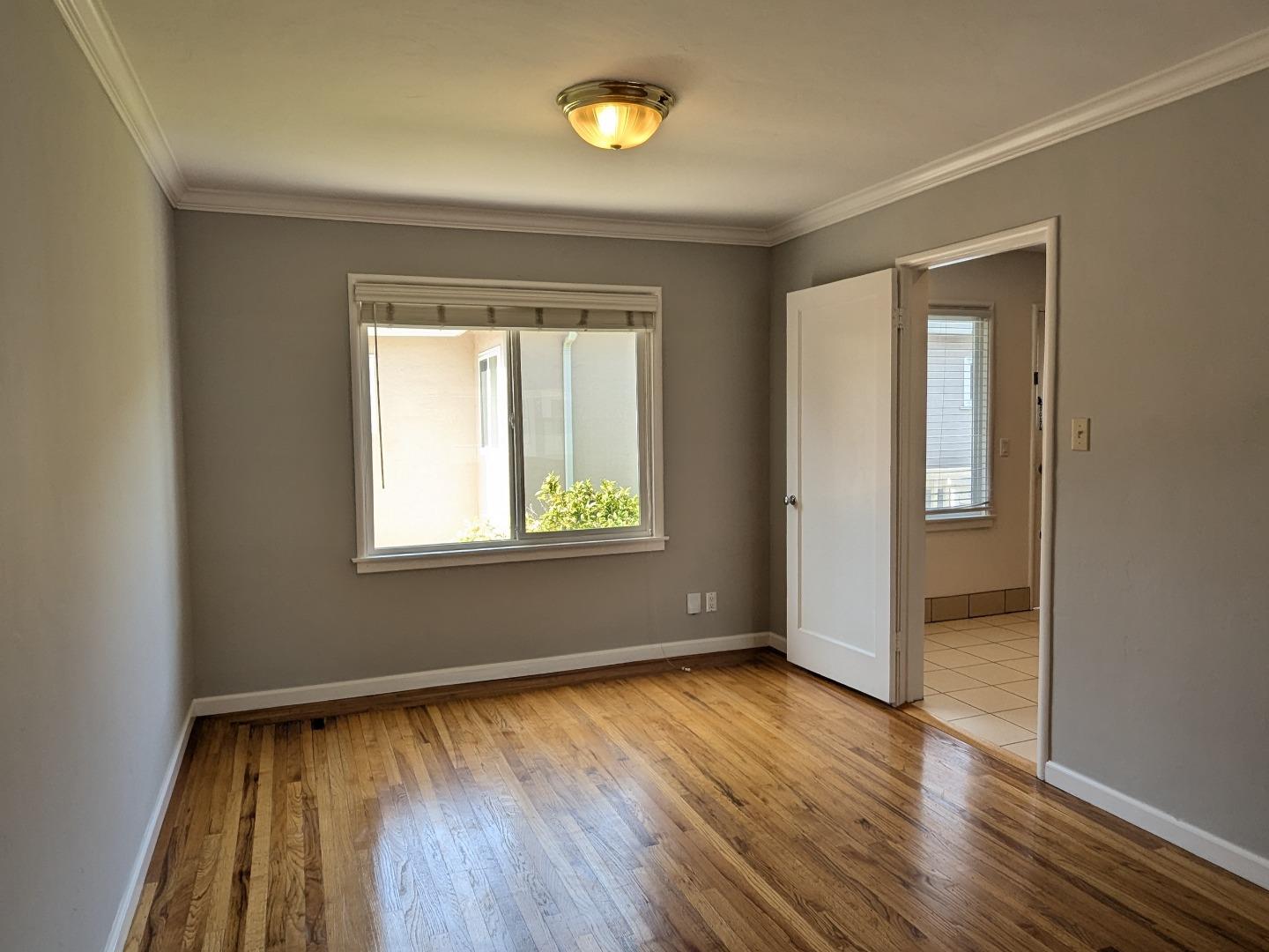 Detail Gallery Image 24 of 51 For 925 Oak Ln, Menlo Park,  CA 94025 - – Beds | – Baths