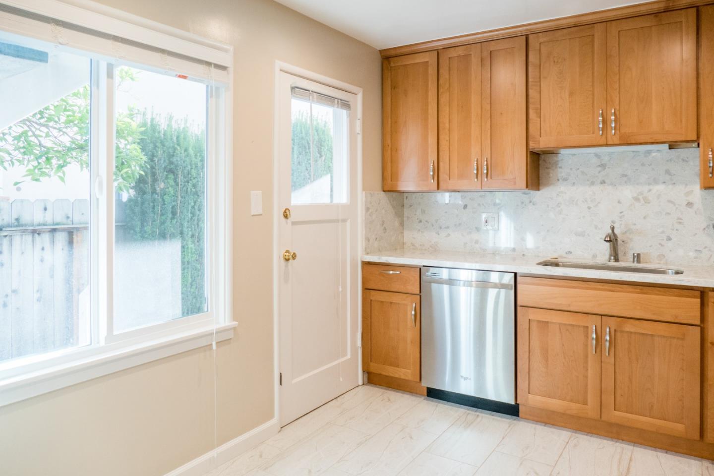 Detail Gallery Image 30 of 51 For 925 Oak Ln, Menlo Park,  CA 94025 - – Beds | – Baths